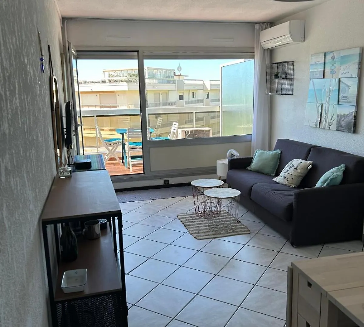 Canelle- Beau 2P,Tout Confort, Vue Mer, Piscine Antibes 0*,  France